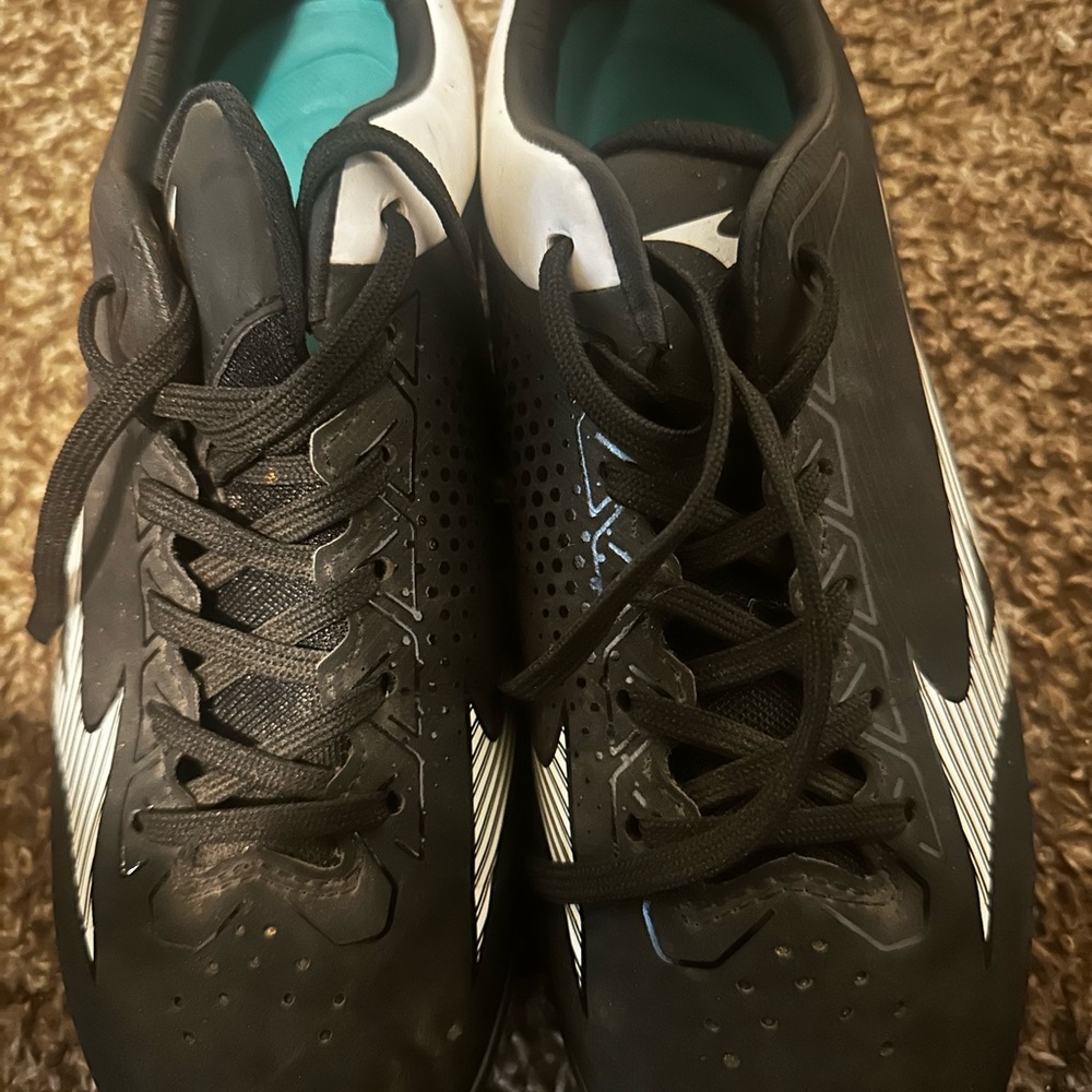 Mizuno Black and White Athletic Shoes with Breathable Mesh